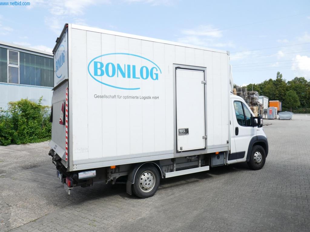 Vehículos y BGA de una empresa de transporte y logística-2