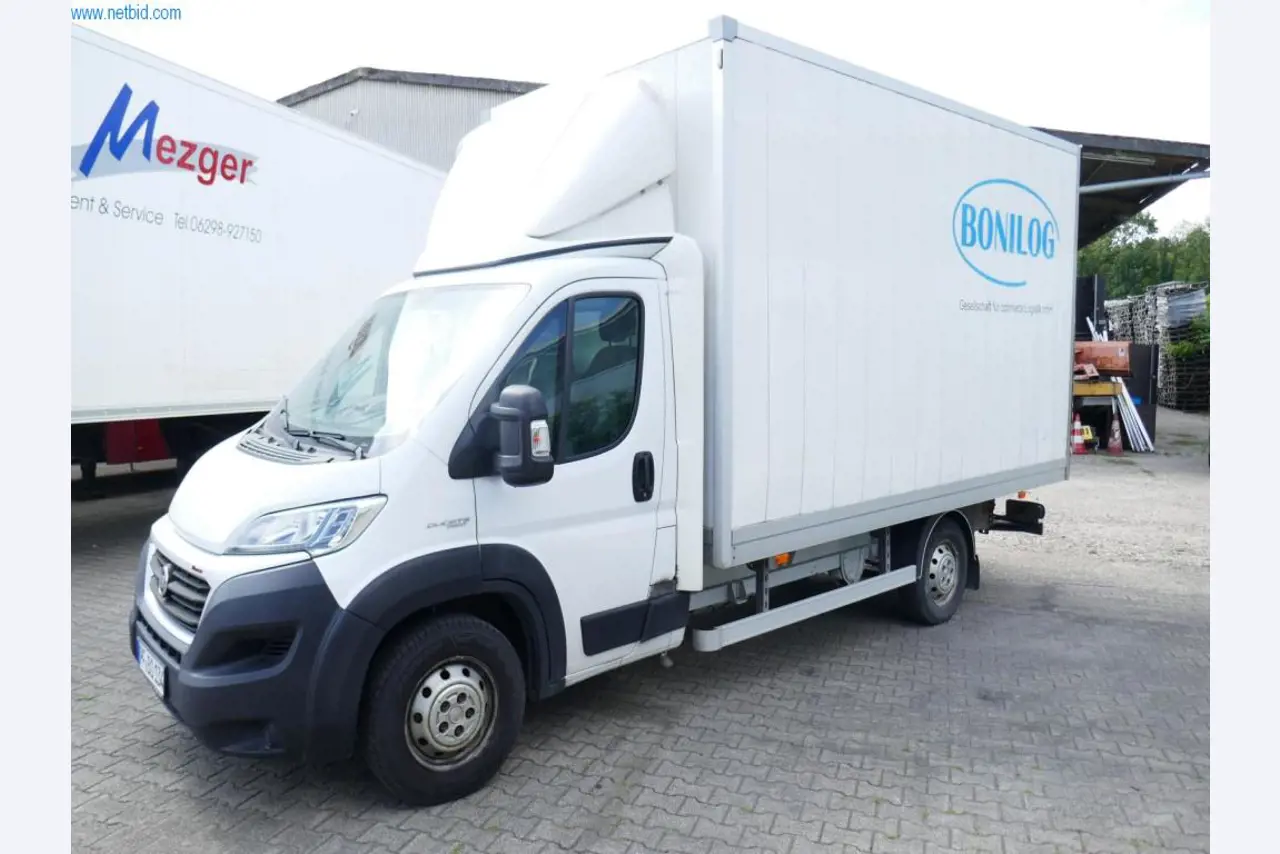 Voertuigen en BGA van een transport- en logistiekbedrijf-4