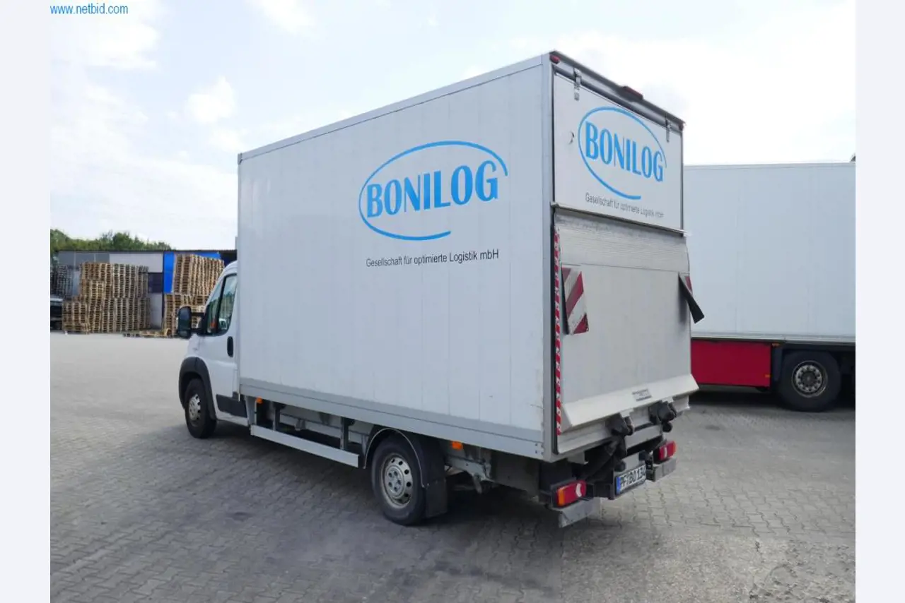 Voertuigen en BGA van een transport- en logistiekbedrijf-5