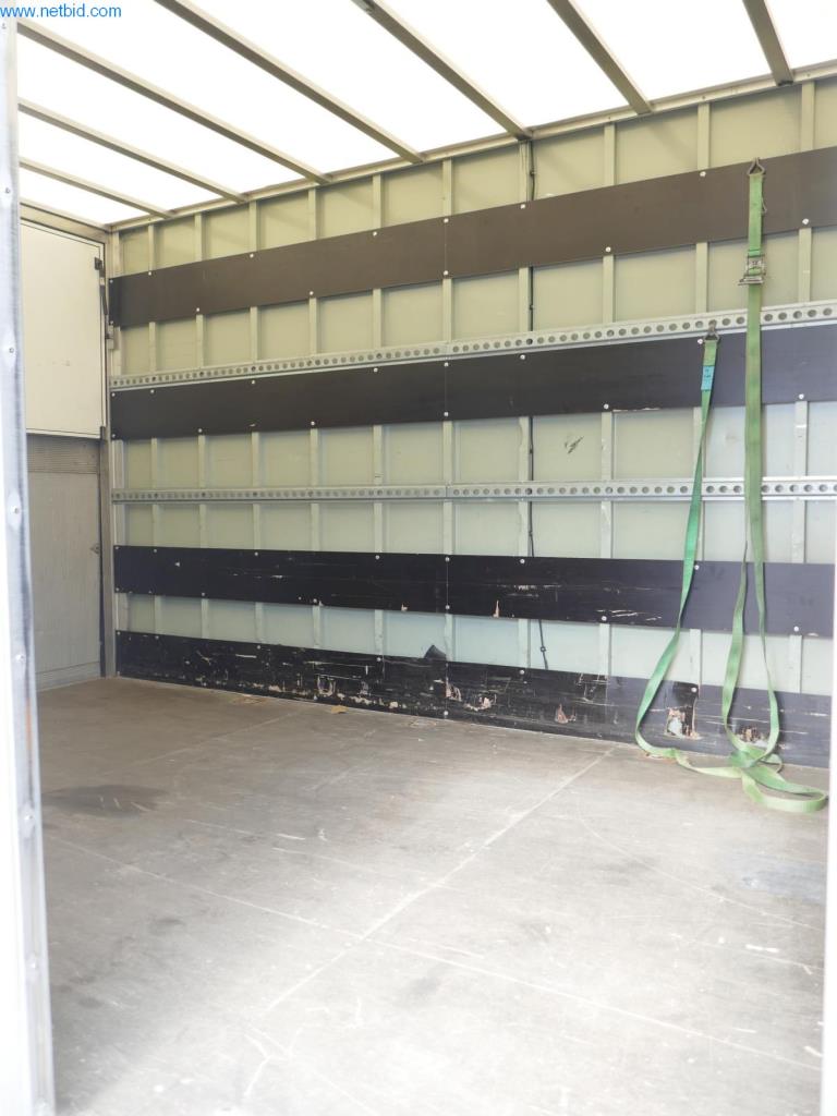 Vehículos y BGA de una empresa de transporte y logística-8