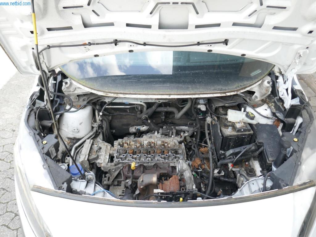 Vehículos y BGA de una empresa de transporte y logística-10