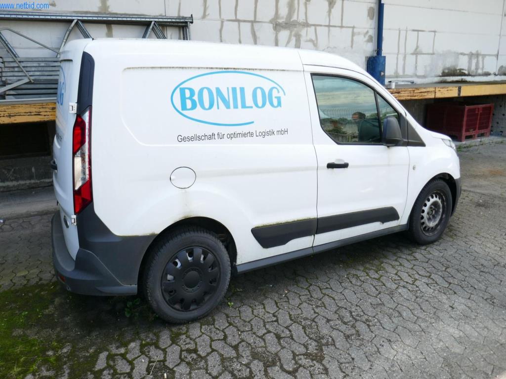 Vehículos y BGA de una empresa de transporte y logística-3