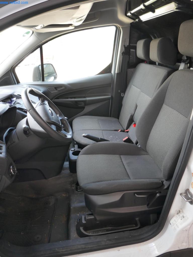 Vehículos y BGA de una empresa de transporte y logística-4