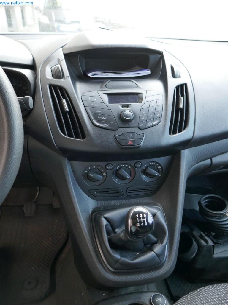 Vehículos y BGA de una empresa de transporte y logística-7