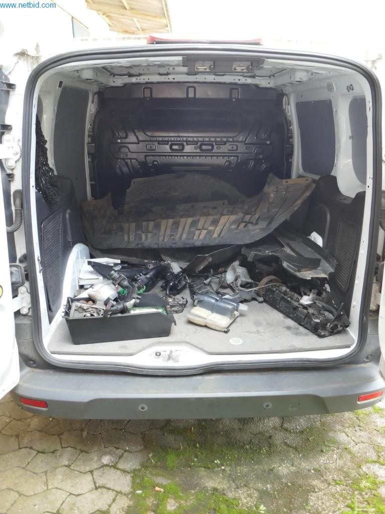 Vehículos y BGA de una empresa de transporte y logística-9