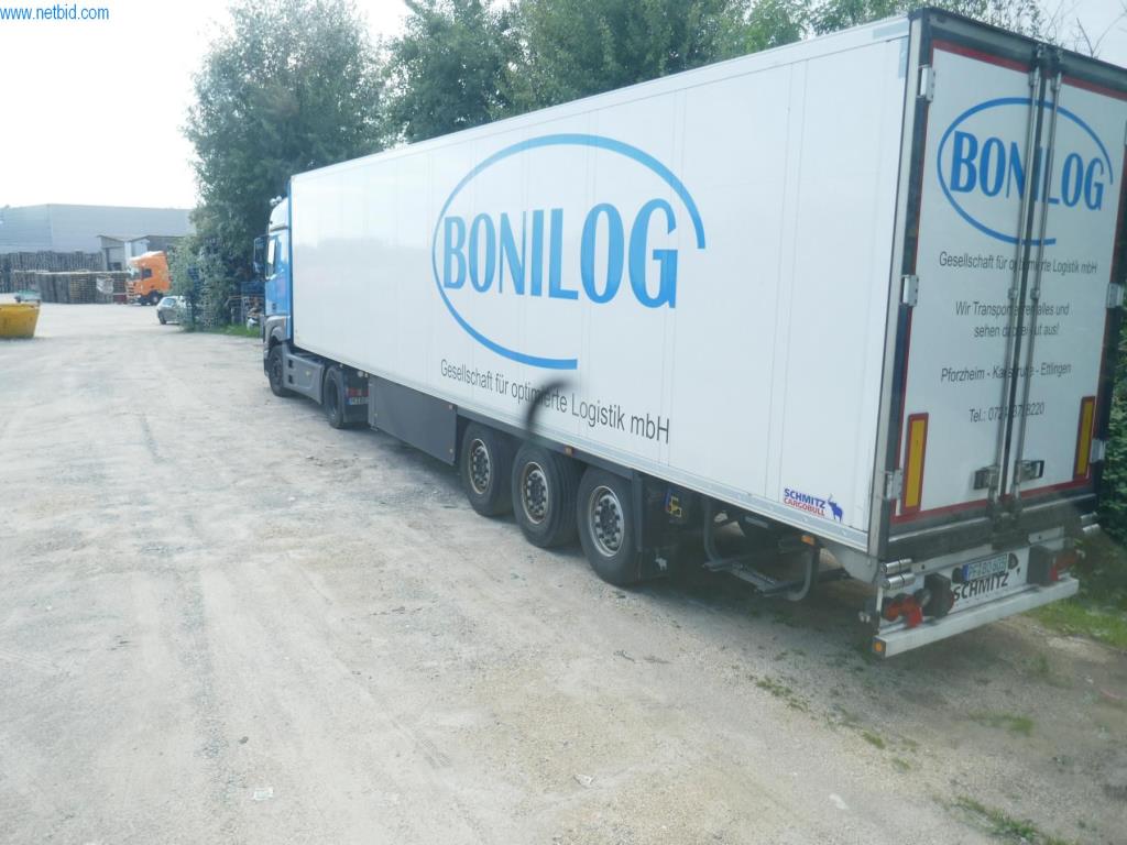 Vehículos y BGA de una empresa de transporte y logística-15