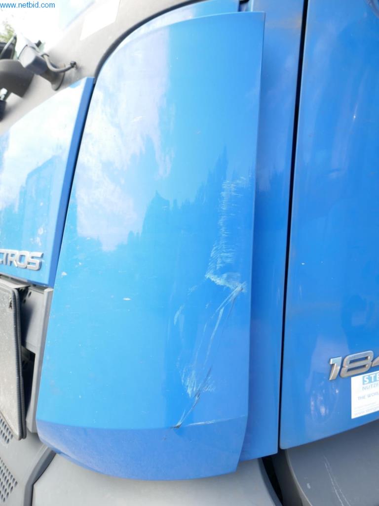 Vehículos y BGA de una empresa de transporte y logística-3