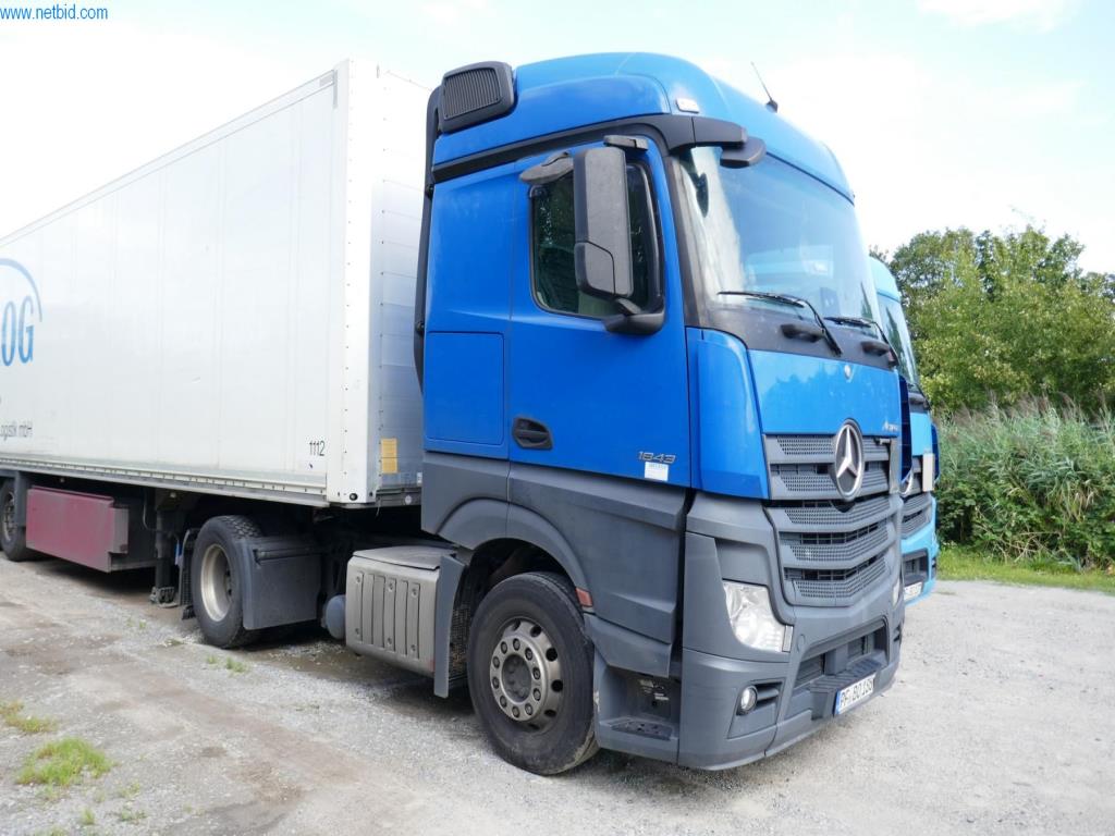 Vehículos y BGA de una empresa de transporte y logística-4