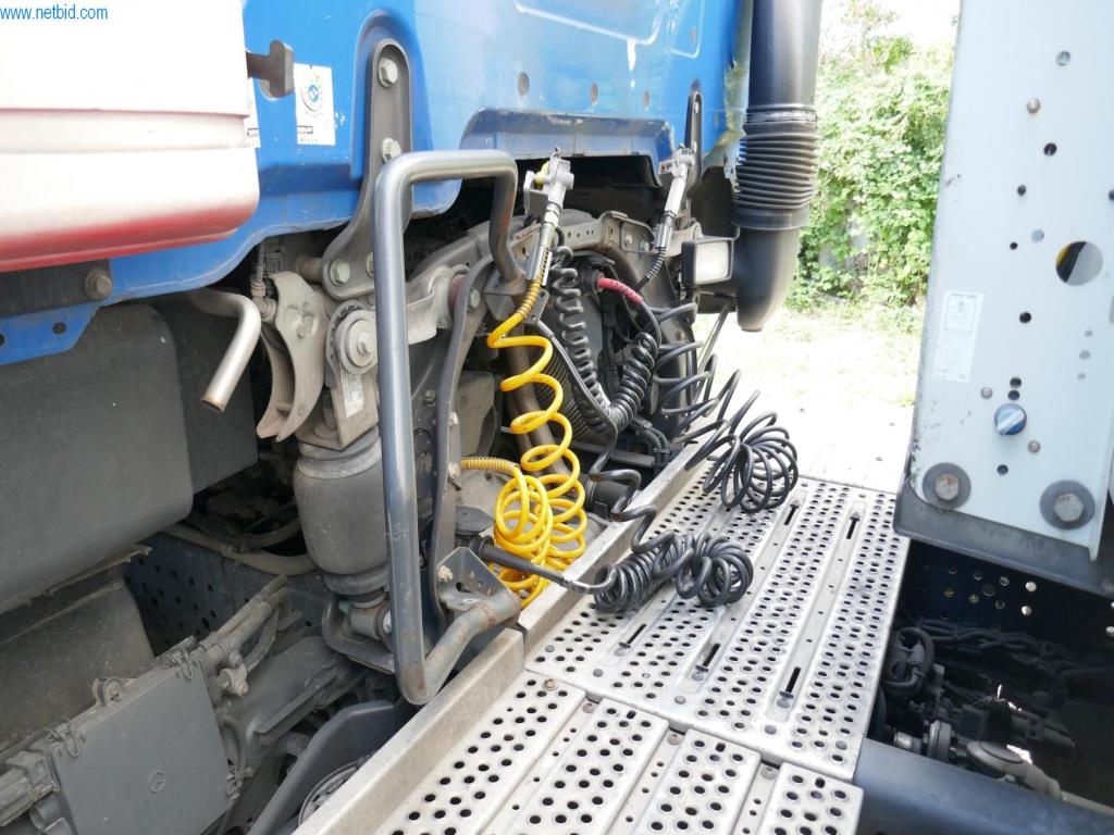 Vehículos y BGA de una empresa de transporte y logística-5