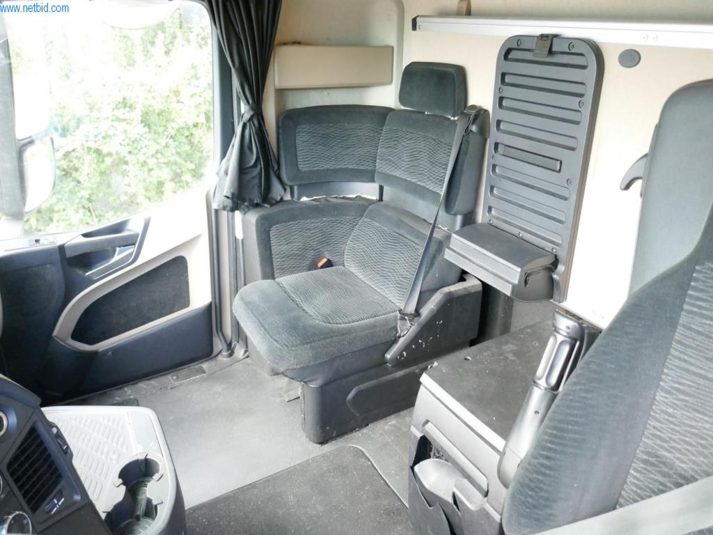 Vehículos y BGA de una empresa de transporte y logística-7