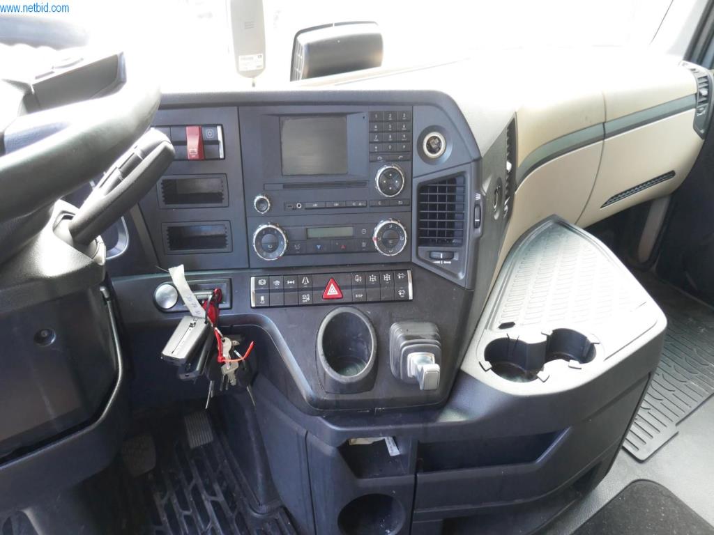 Vehículos y BGA de una empresa de transporte y logística-8