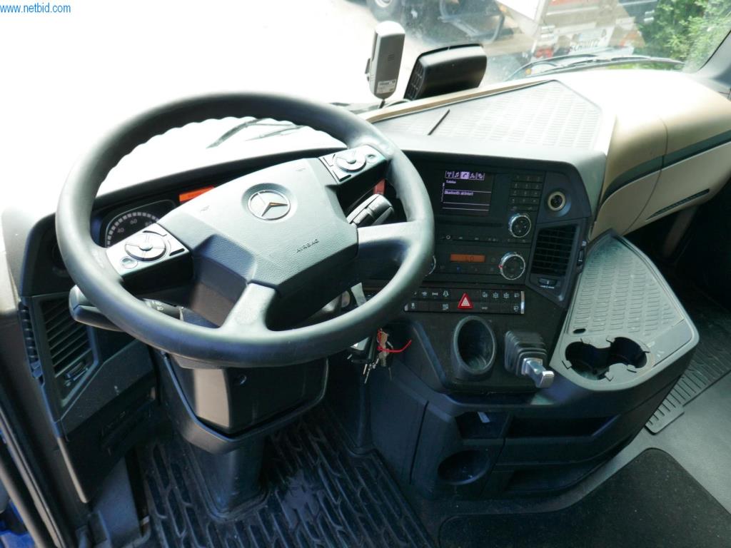 Vehículos y BGA de una empresa de transporte y logística-9