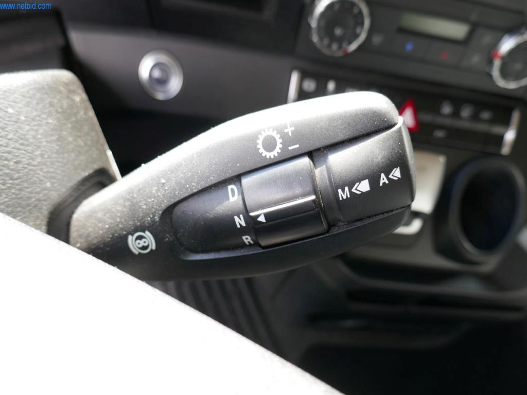 Vehículos y BGA de una empresa de transporte y logística-10