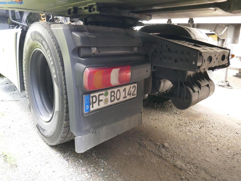 Vehículos y BGA de una empresa de transporte y logística-12