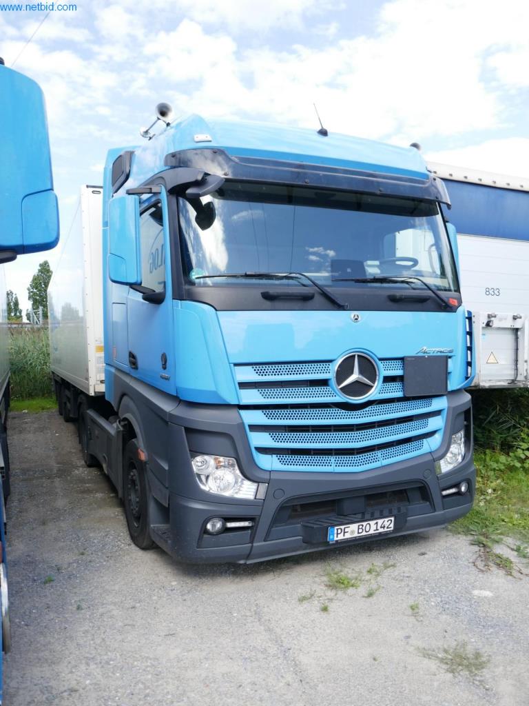 Vehículos y BGA de una empresa de transporte y logística-2