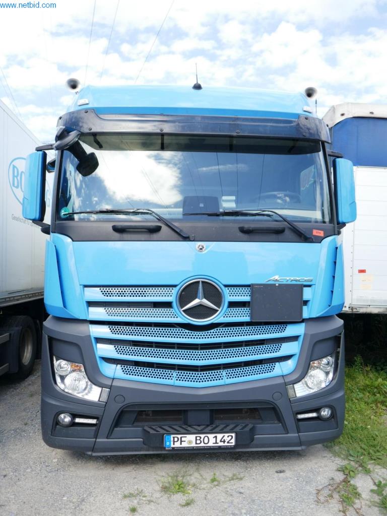 Vehículos y BGA de una empresa de transporte y logística-3