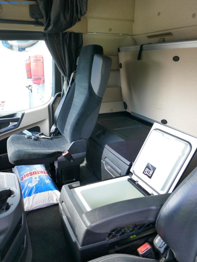 Vehículos y BGA de una empresa de transporte y logística-7