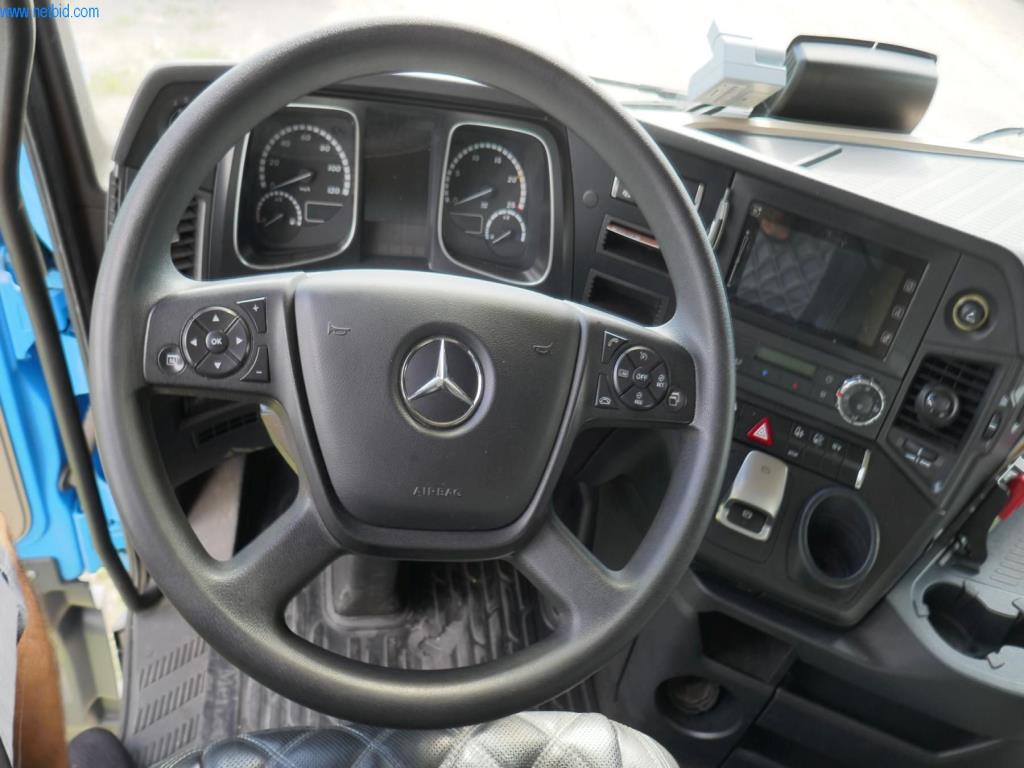 Vehículos y BGA de una empresa de transporte y logística-9