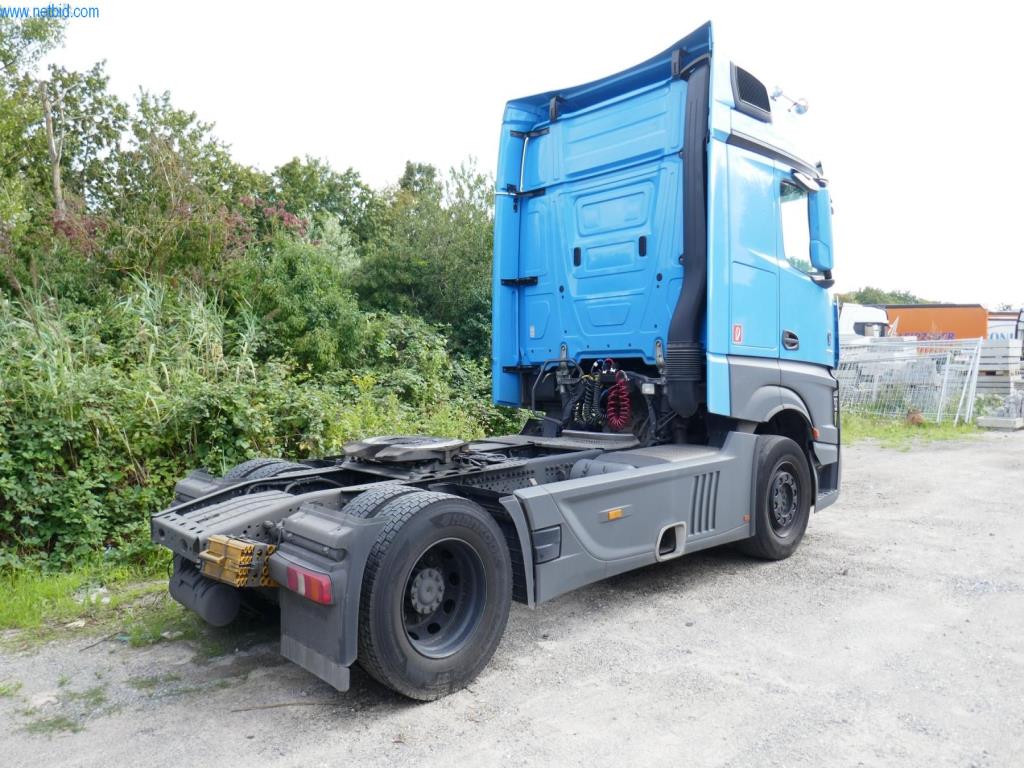 Vehículos y BGA de una empresa de transporte y logística-3