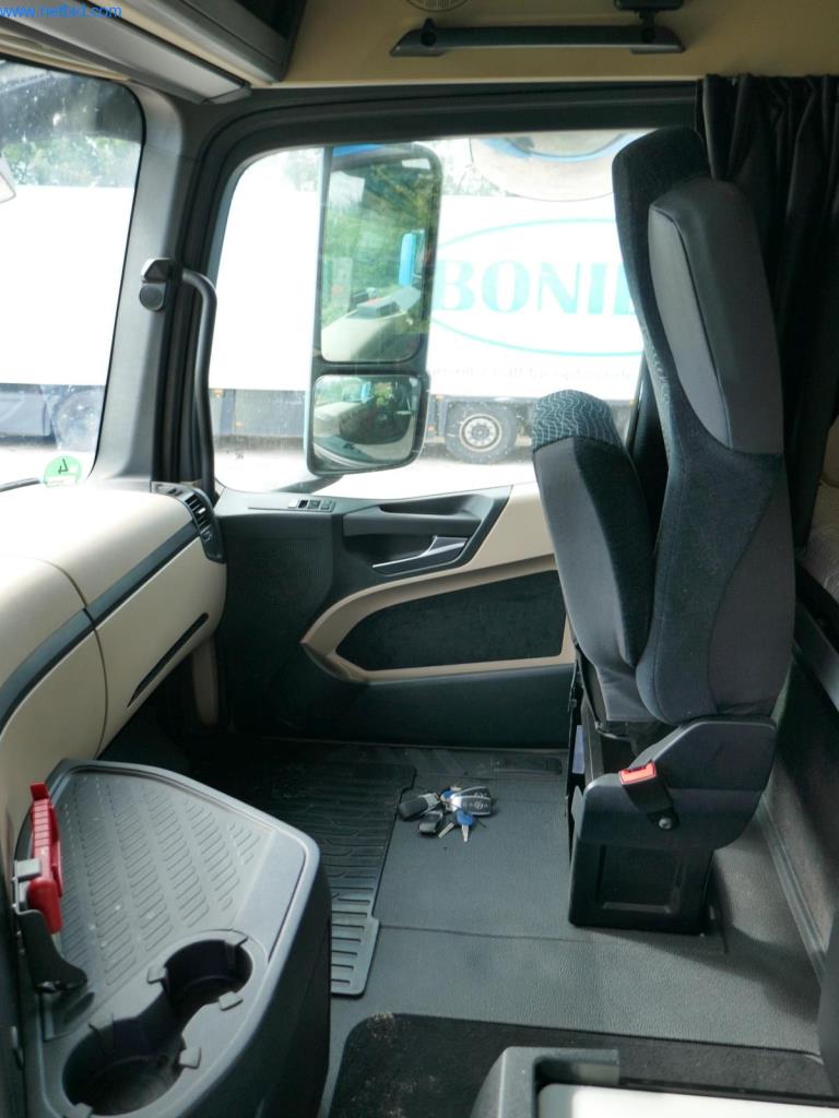 Vehículos y BGA de una empresa de transporte y logística-9