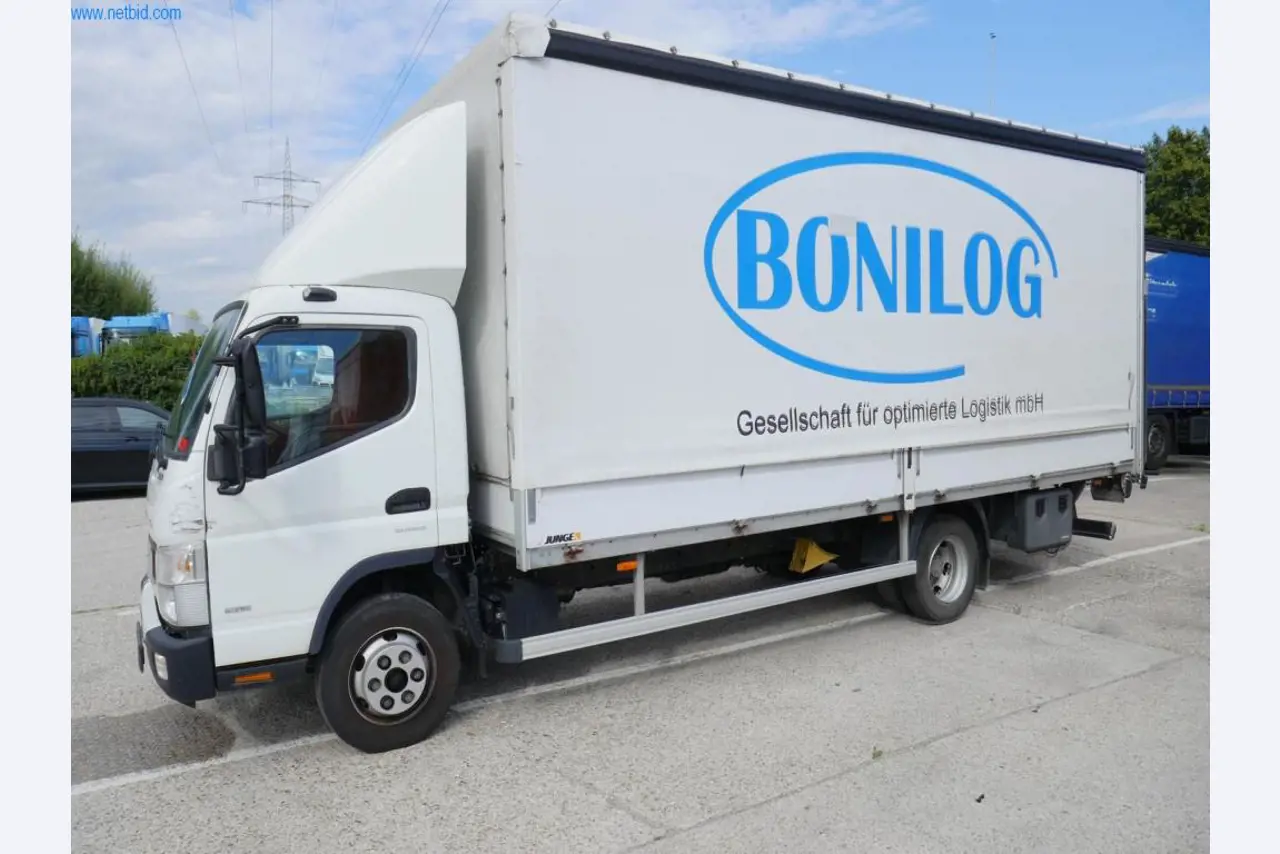 Vehículos y BGA de una empresa de transporte y logística-2
