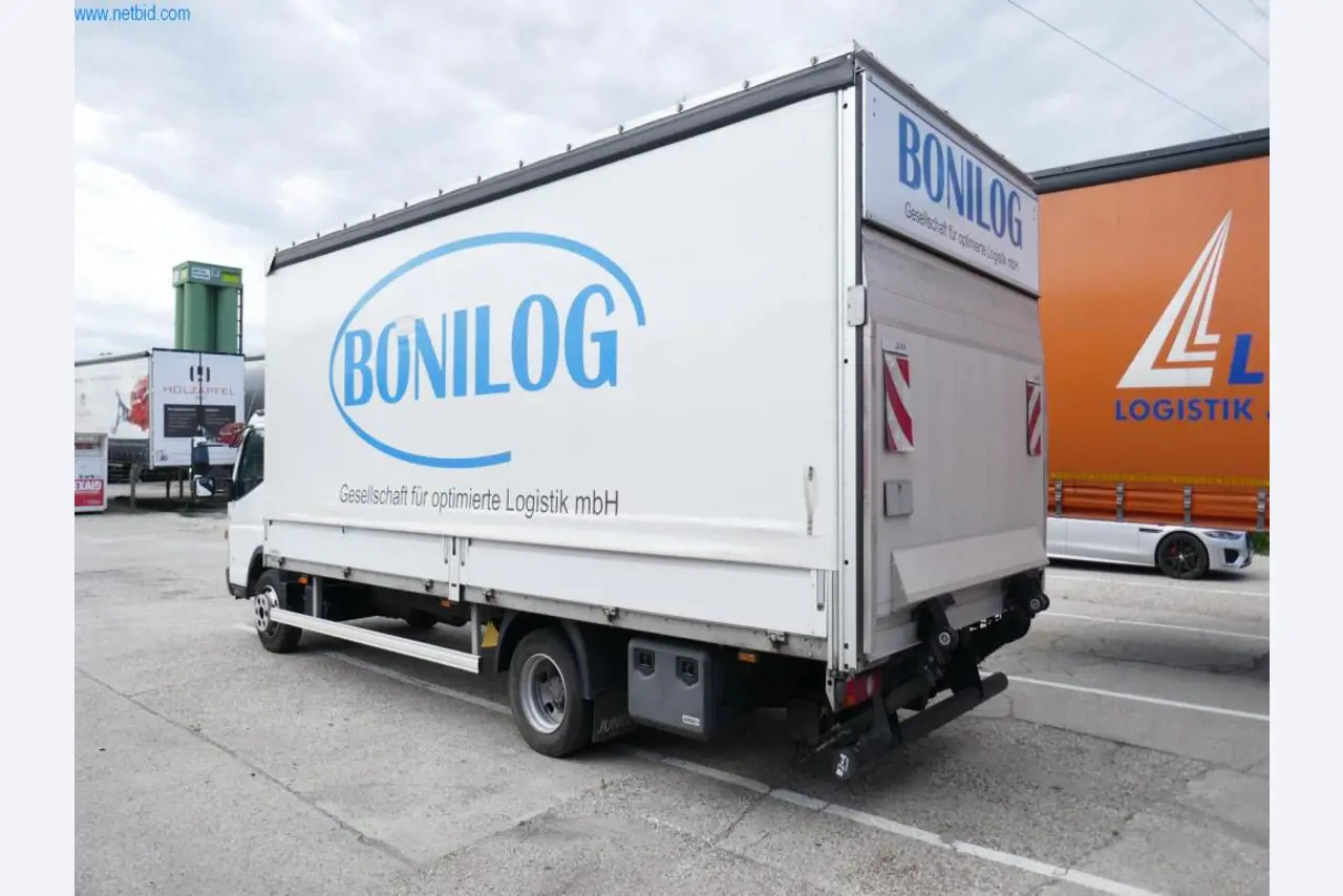 Vehículos y BGA de una empresa de transporte y logística-3