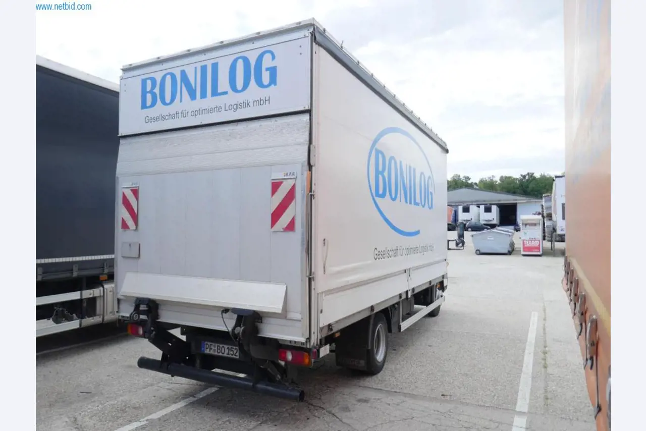 Vehículos y BGA de una empresa de transporte y logística-4