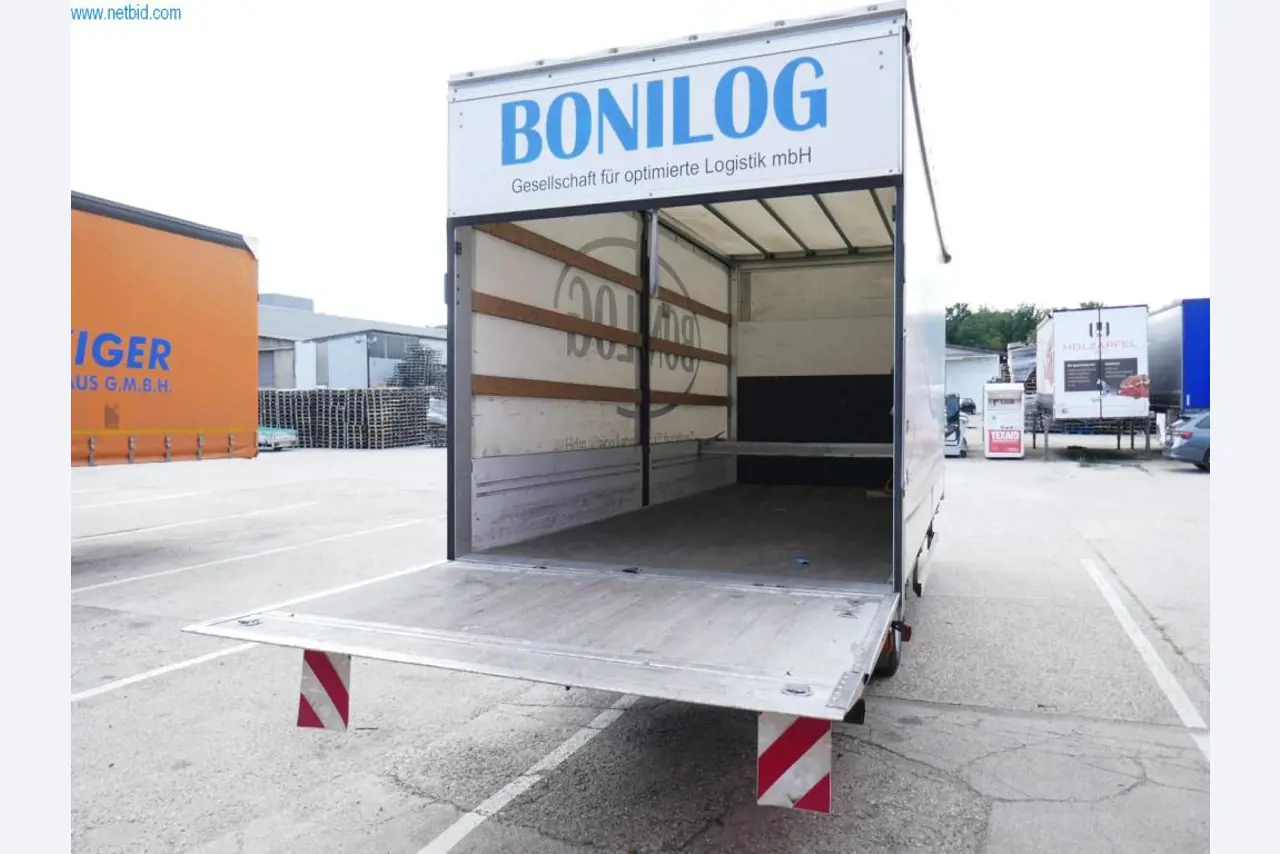 Vehículos y BGA de una empresa de transporte y logística-8