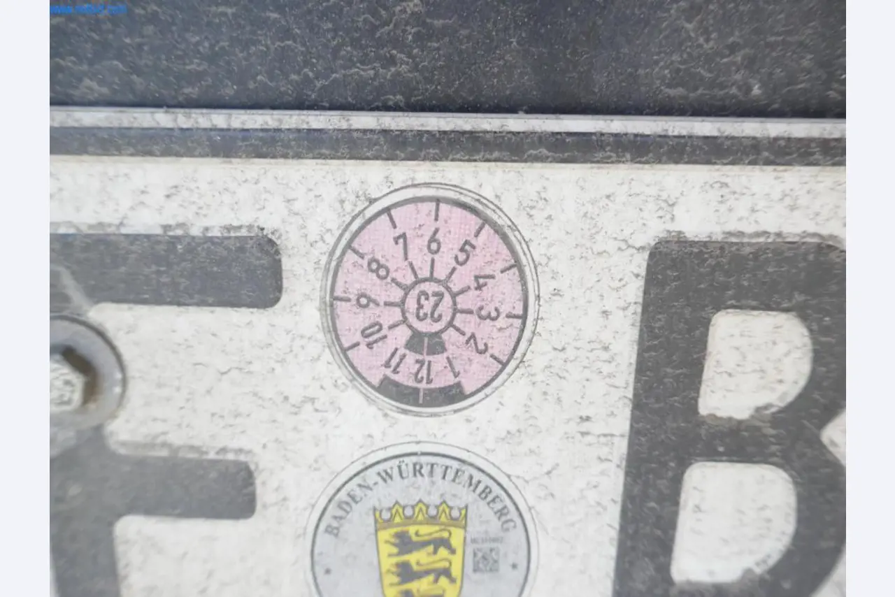 Vehículos y BGA de una empresa de transporte y logística-9