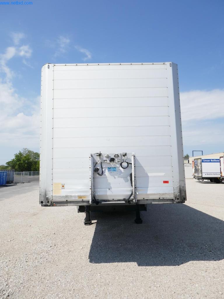 Vehículos y BGA de una empresa de transporte y logística-11