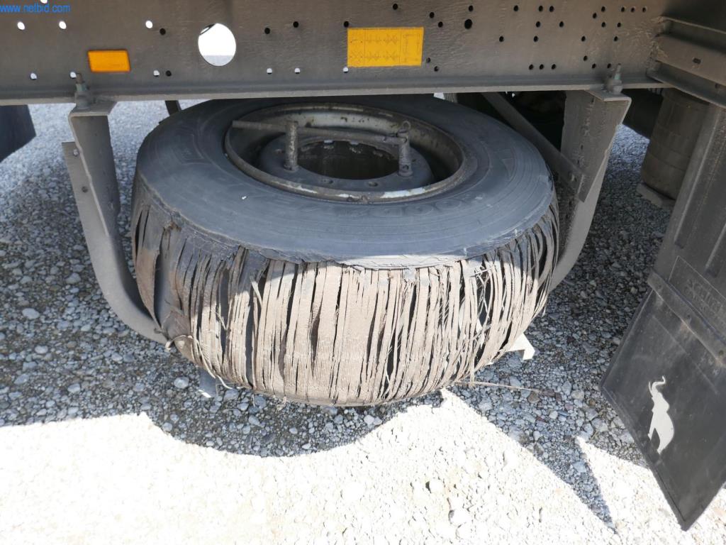 Vehículos y BGA de una empresa de transporte y logística-15