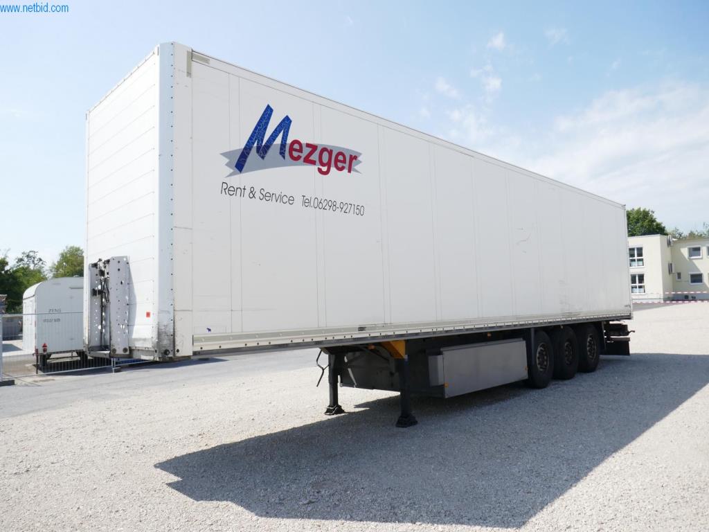 Vehículos y BGA de una empresa de transporte y logística-3