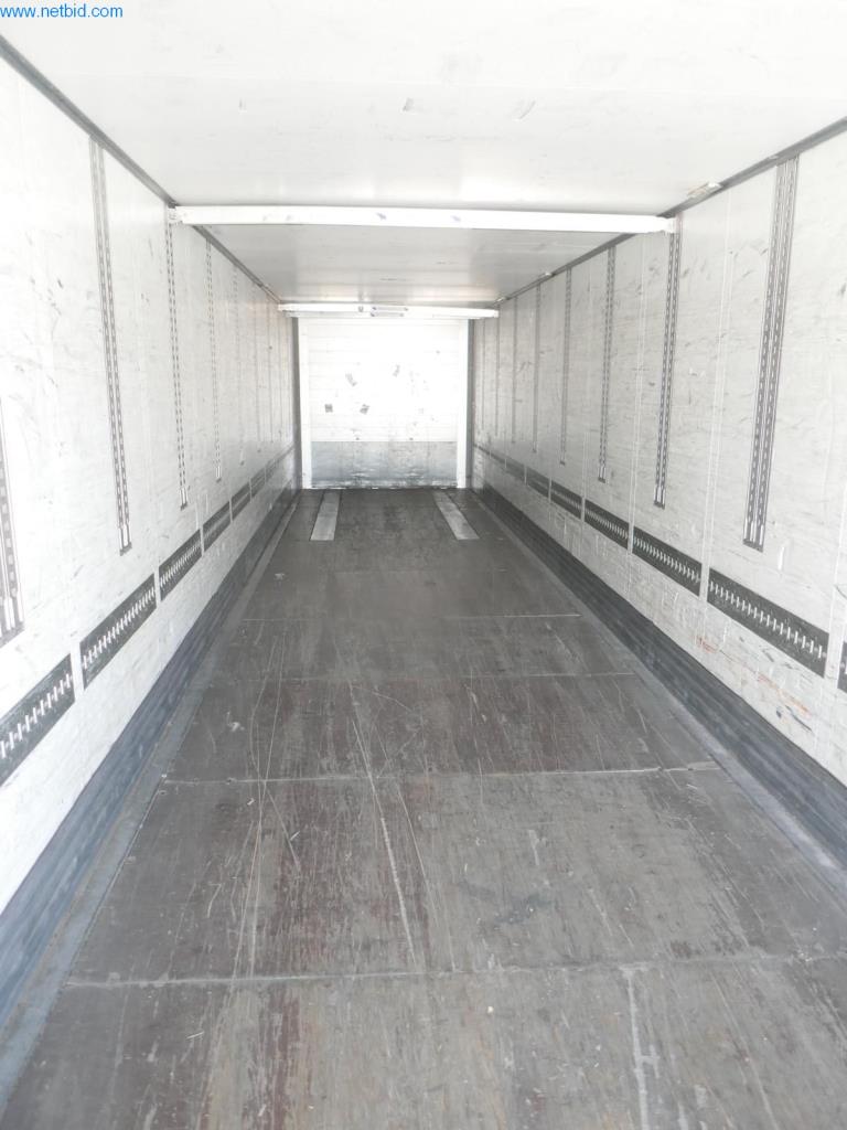 Vehículos y BGA de una empresa de transporte y logística-7