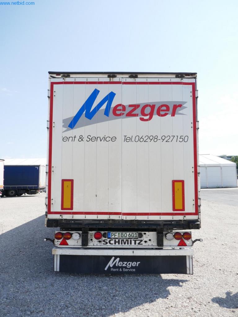 Vehículos y BGA de una empresa de transporte y logística-8