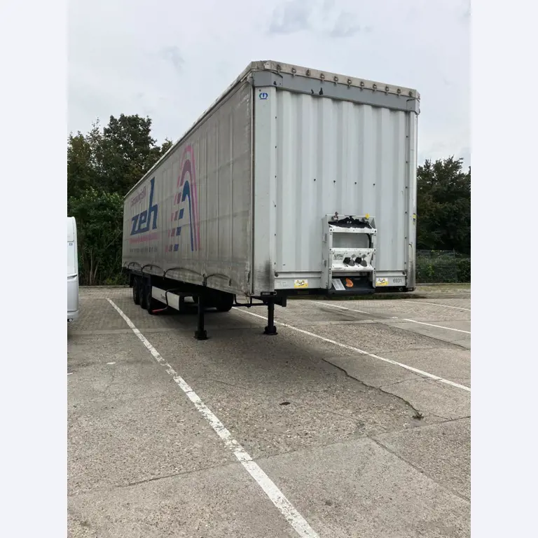 Veículos e BGA de uma empresa de transportes e logística-3