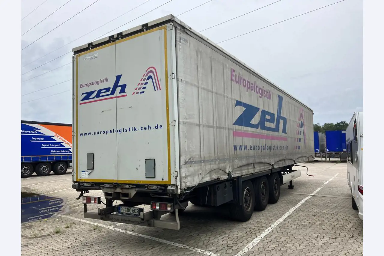 Veículos e BGA de uma empresa de transportes e logística-4