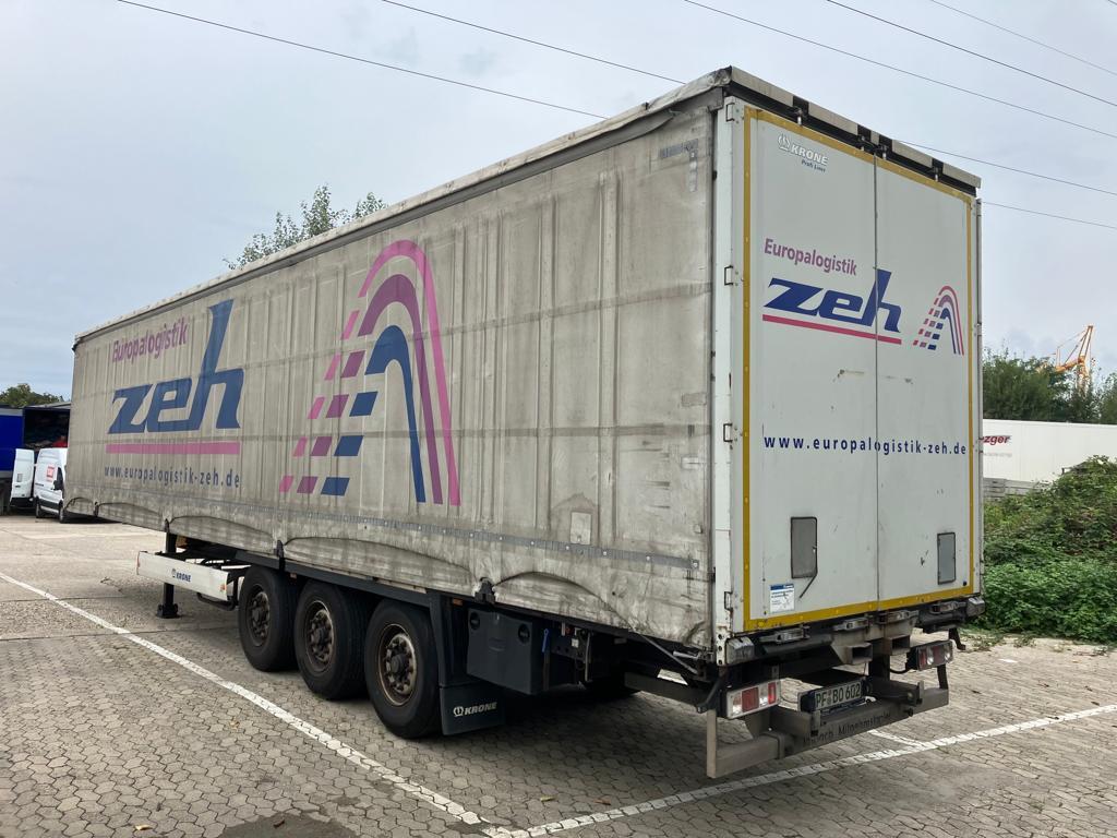 Vehículos y BGA de una empresa de transporte y logística-5