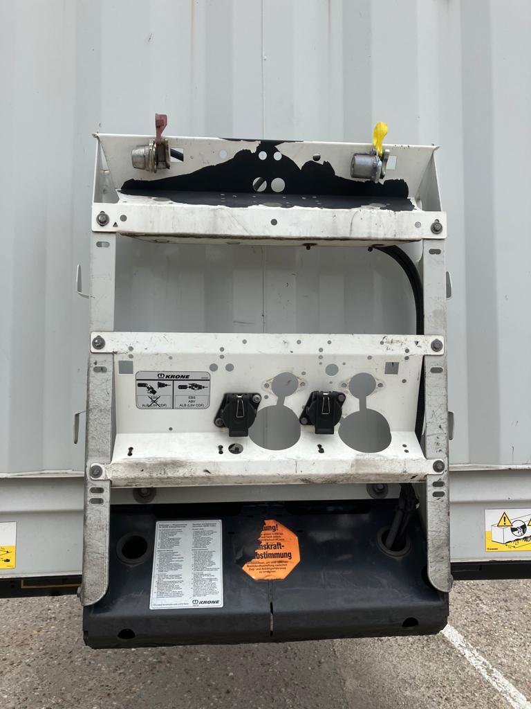 Vehículos y BGA de una empresa de transporte y logística-8