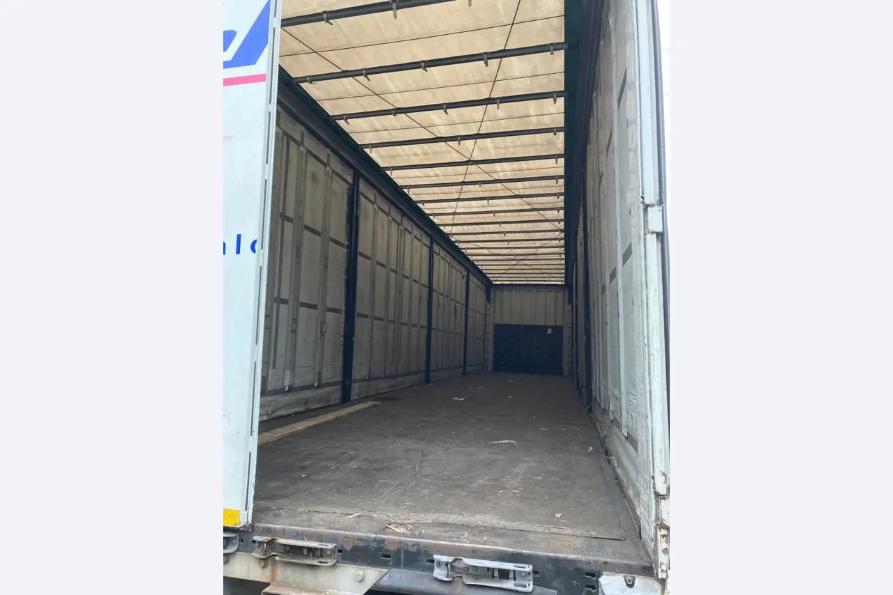 Veículos e BGA de uma empresa de transportes e logística-9