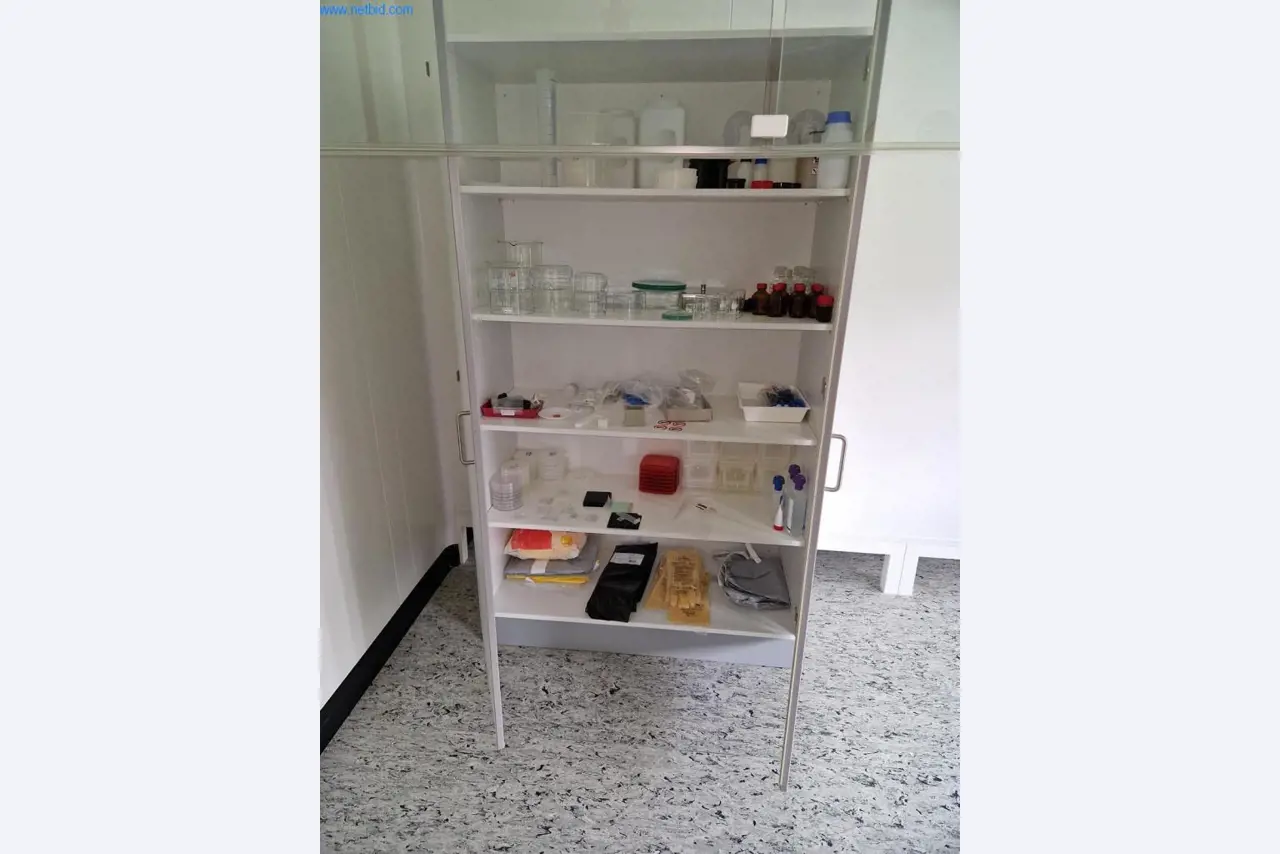 Dobrze utrzymany sprzęt laboratoryjny-2