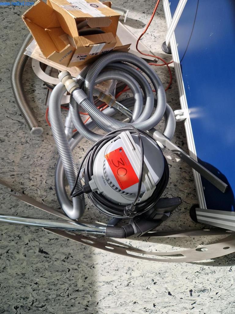 Gepflegte Laborausstattung-1