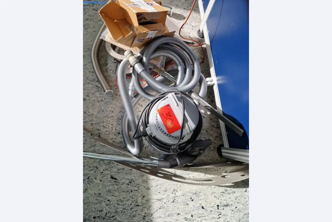 Gepflegte Laborausstattung-1