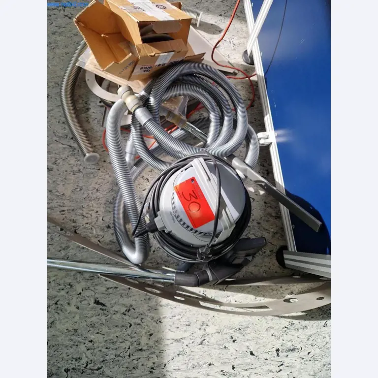 Gepflegte Laborausstattung-1