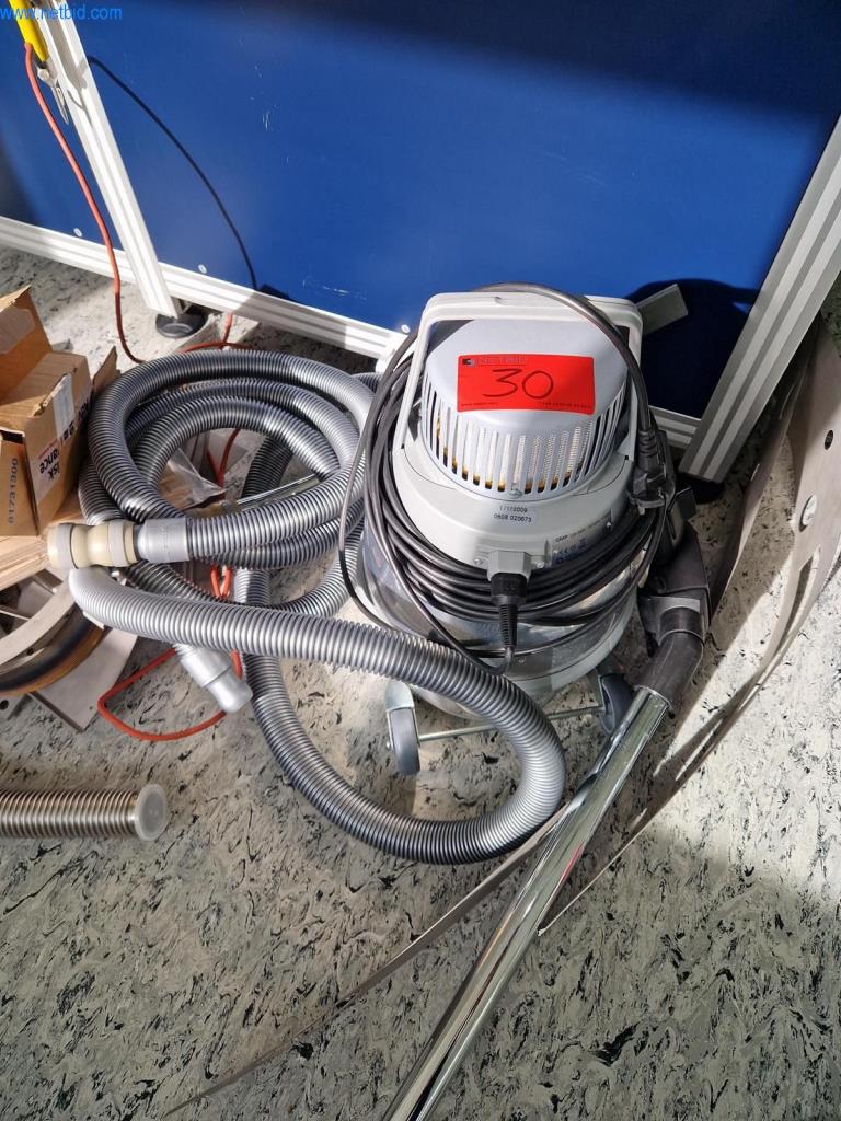 Gepflegte Laborausstattung-2