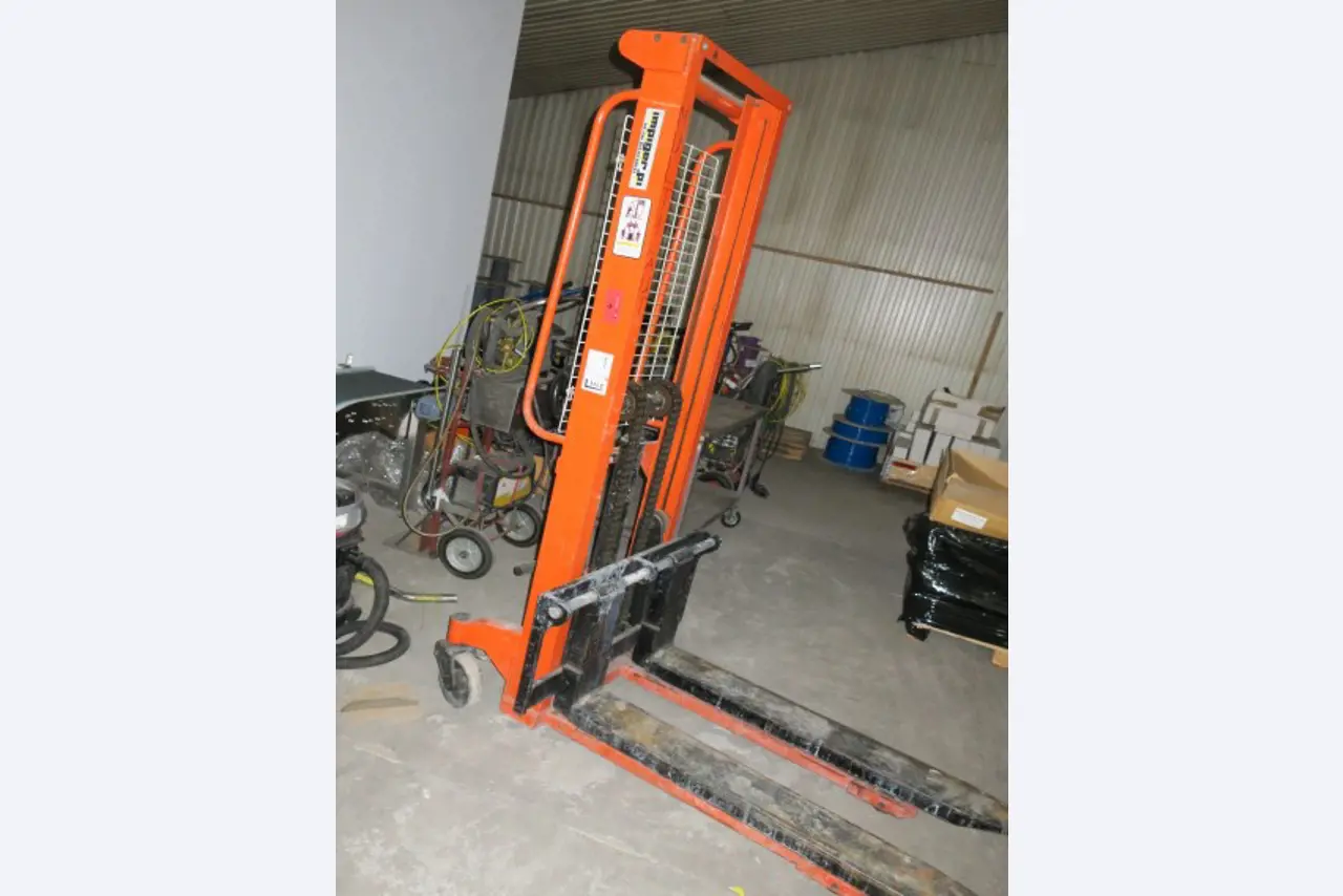 Magazijnuitrusting, elektrisch gereedschap en machineonderdelen-2