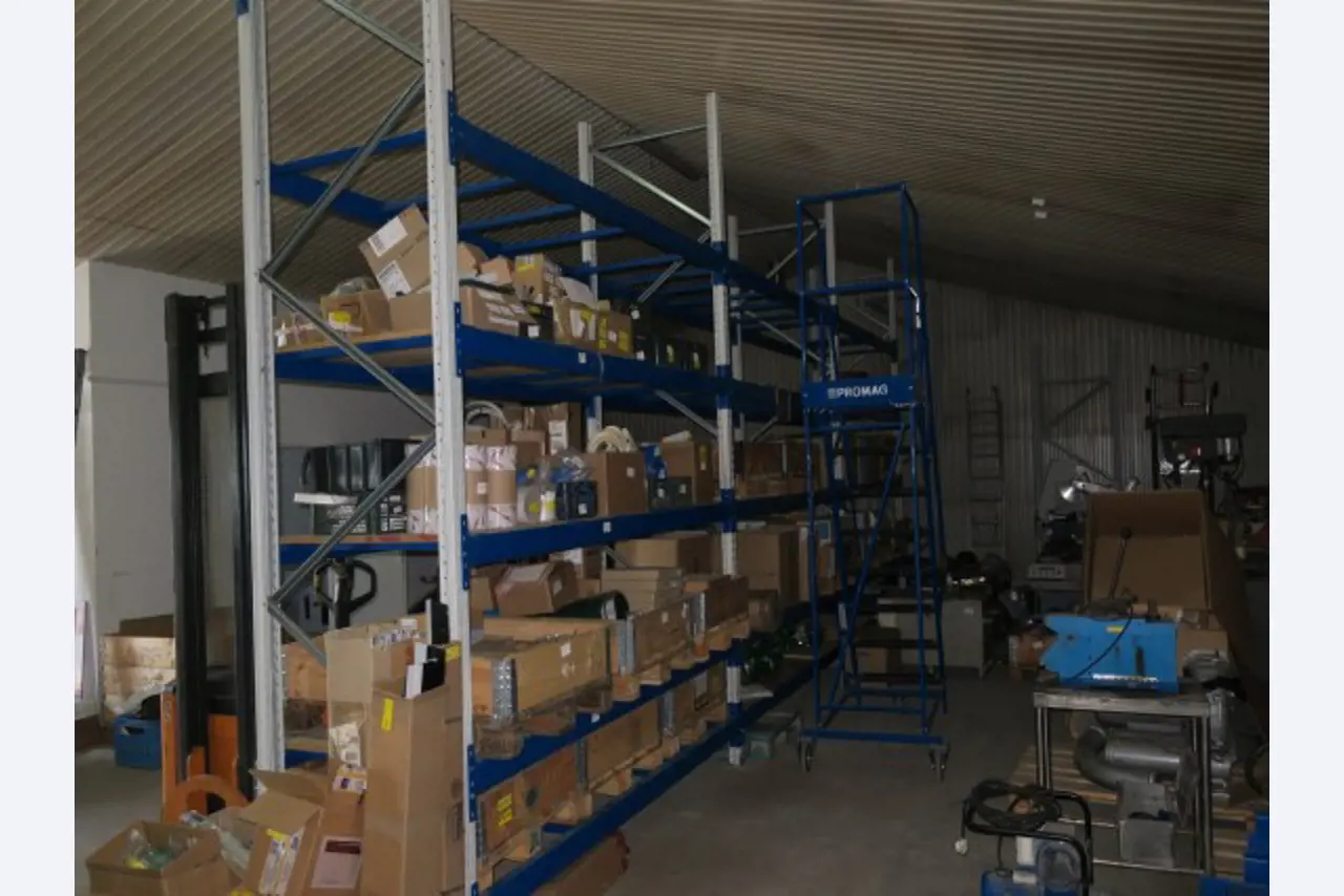 Magazijnuitrusting, elektrisch gereedschap en machineonderdelen-3