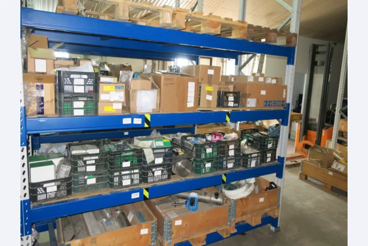 Magazijnuitrusting, elektrisch gereedschap en machineonderdelen-23