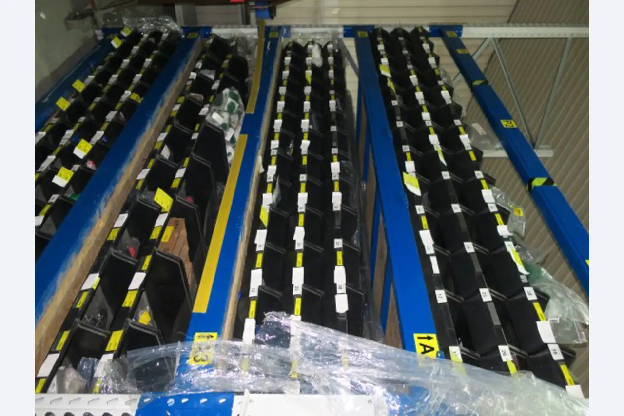 Magazijnuitrusting, elektrisch gereedschap en machineonderdelen-26