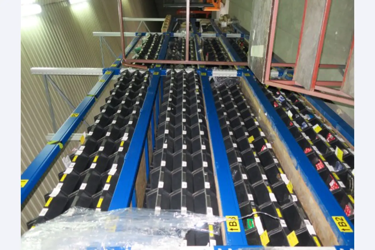 Magazijnuitrusting, elektrisch gereedschap en machineonderdelen-27