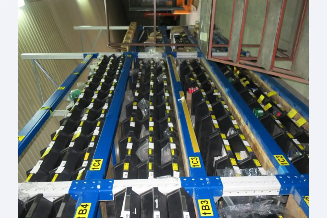 Magazijnuitrusting, elektrisch gereedschap en machineonderdelen-28